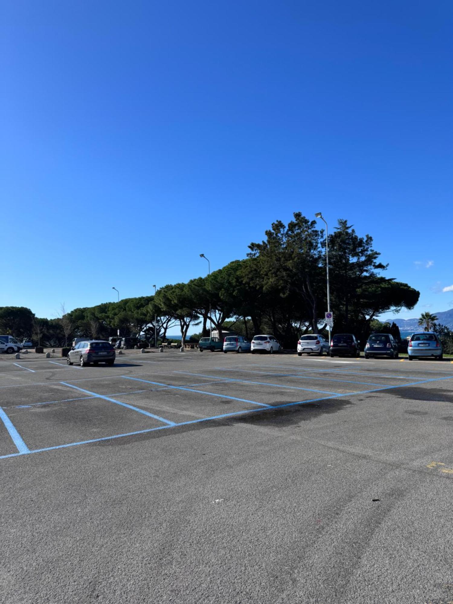 Bordiland 1 Apartment Bordighera Bagian luar foto