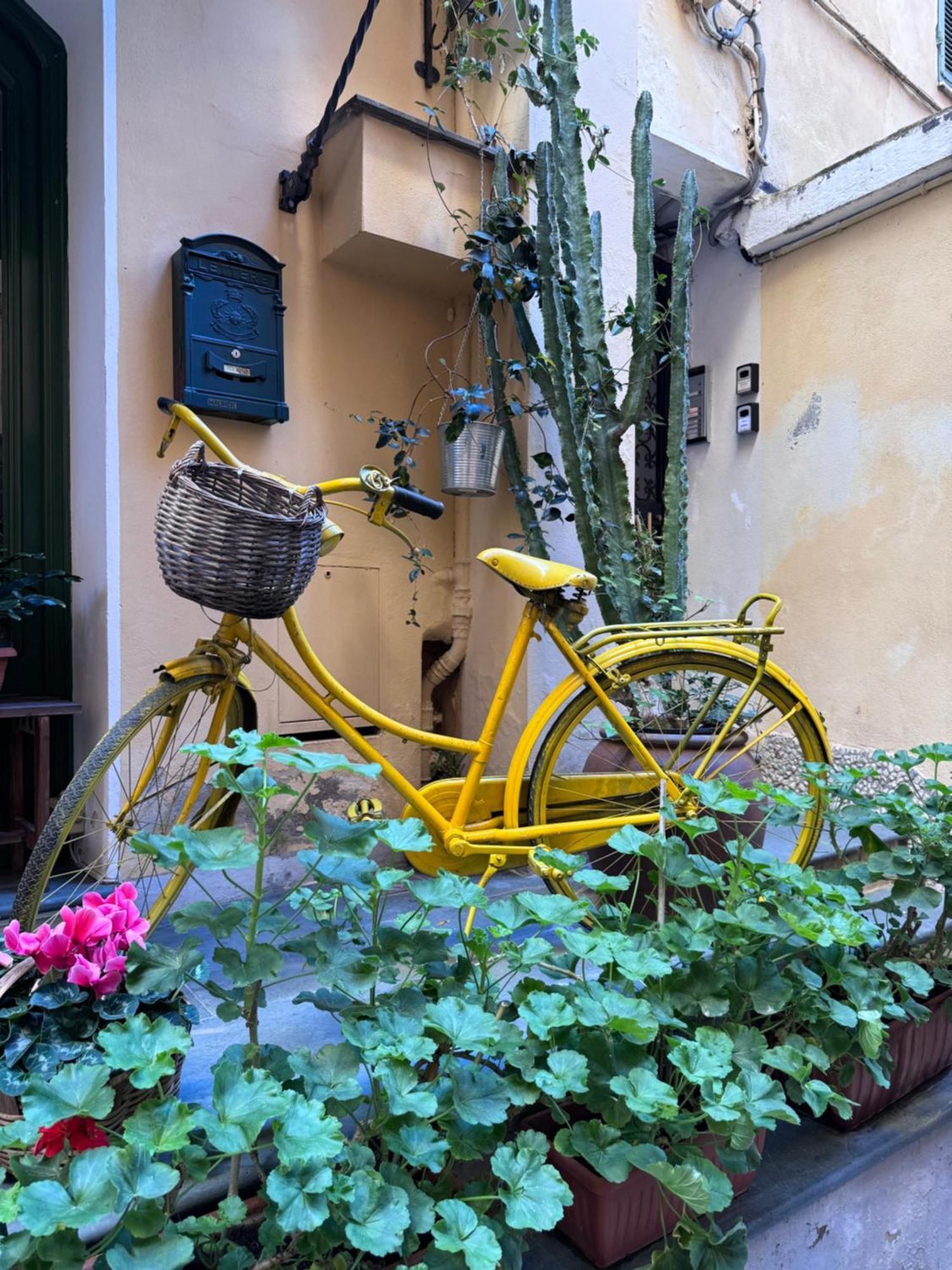Bordiland 1 Apartment Bordighera Bagian luar foto